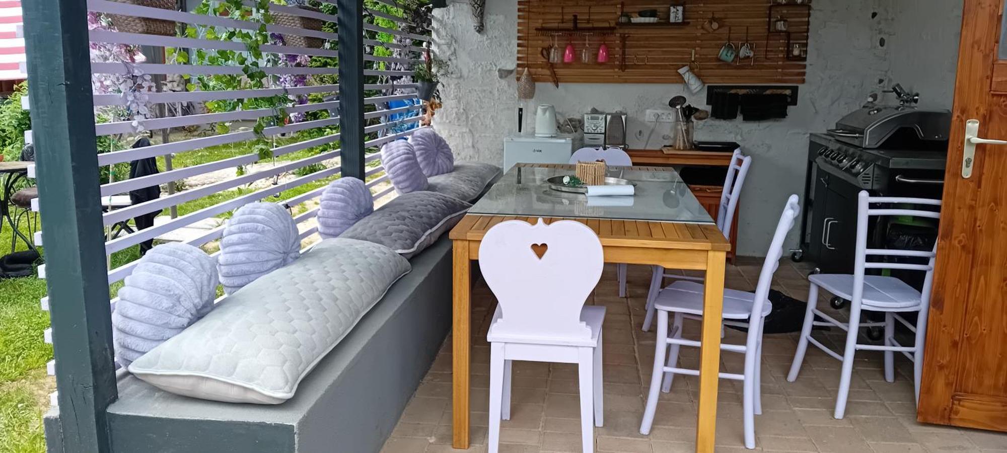 Art Room With Outdoor Living Homestay szállás