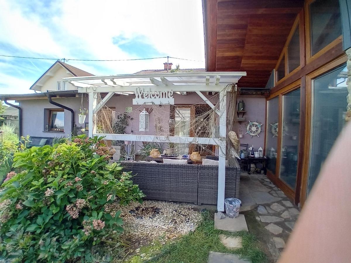 Ostanak kod kuće Art Room With Outdoor Living *