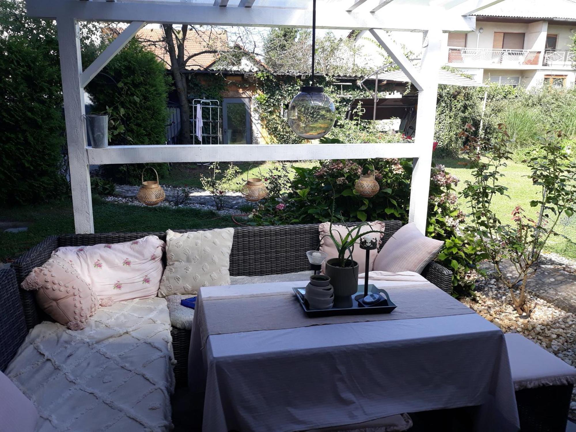 Art Room With Outdoor Living Ostanak kod kuće